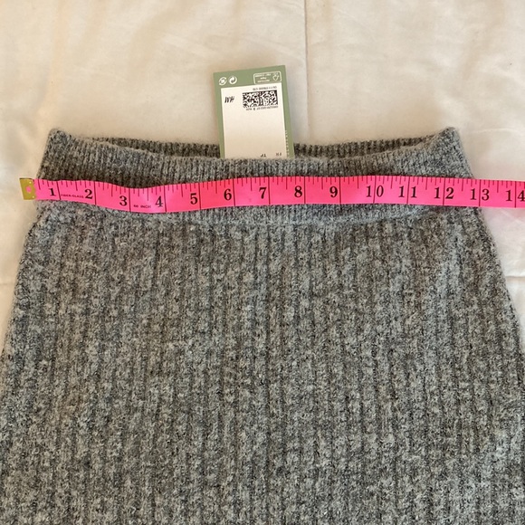 NWT H&M knit ribbed skirt - Picture 8 of 9